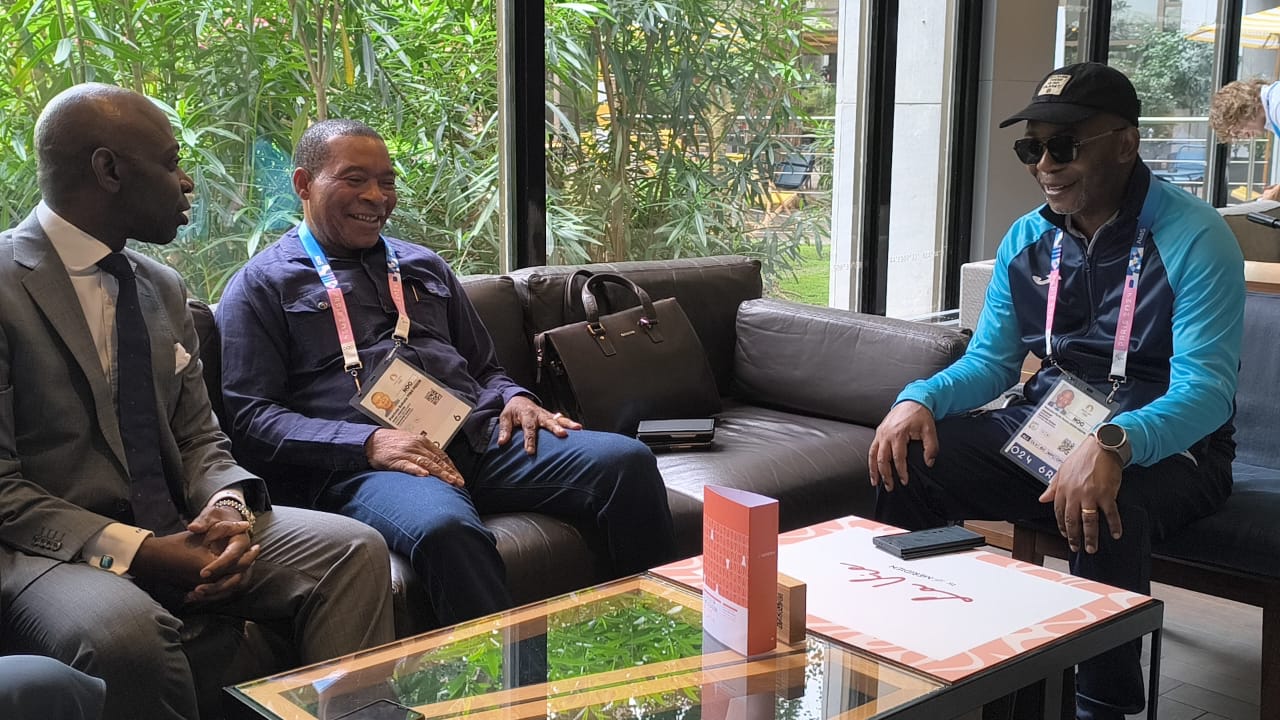 Los dirigentes de la expedición olímpica reciben la visita del Embajador de Guinea Ecuatorial en Francia